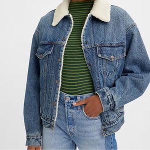 Levi’s medium Sherpa lined Jean jacket. Used like new condition.